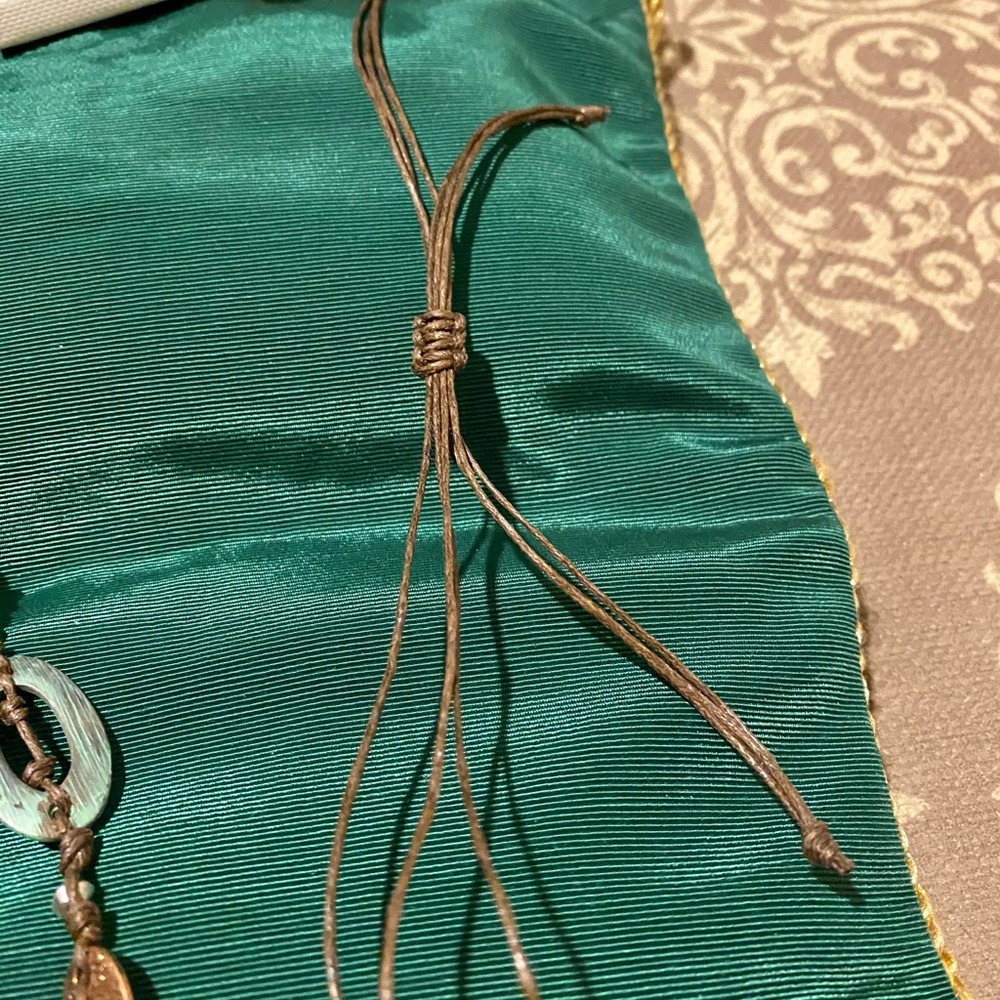 BUNDLE OF JEWELRY - Picture 6 of 12